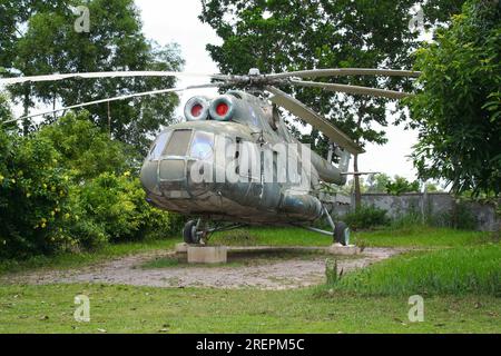 Siem Reap, Kambodscha - Juli 15 2006: Entmilitarisierter XU-814 Mil Mi-8T-Hubschrauber der kambodschanischen Armee, die während des Kambodschakrieges diente. Der Helico Stockfoto