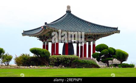 San Pedro (Los Angeles), Kalifornien: Korean Friendship Bell befindet sich im Angels Gate Park, San Pedro District von Los Angeles Stockfoto