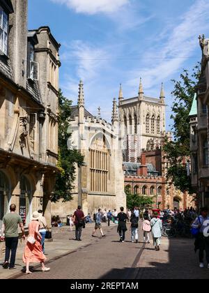 Fußgänger in der Trinity Street und neben der St Johns Street, Cambridge, England, Großbritannien Stockfoto