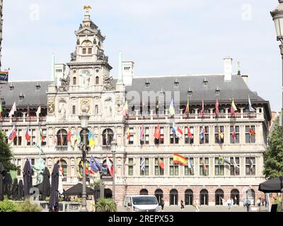 Stadhuis (das Rathaus) steht auf der Westseite des Grote Markt (Hauptplatz) in Antwerpen, Belgien Stockfoto