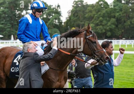 Ascot, London, Großbritannien. 29. Juli 2023 Hukum und Jockey Jim Crowley gewinnen die 2023 King George VI und Queen Elizabeth QIPCO Stakes für Trainer Owen Burrows und Eigentümer Shadwell Estate Company Limited in Ascot Racecourse, Berkshire, Großbritannien. Kredit: JTW Equine Images/Alamy Live News Stockfoto