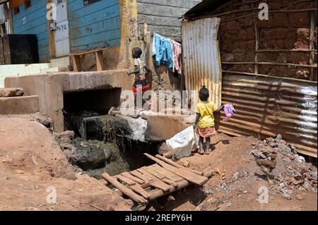KENIA, Nairobi, Kibera Slum / KENIA, Nairobi, Slum Kibera Stockfoto