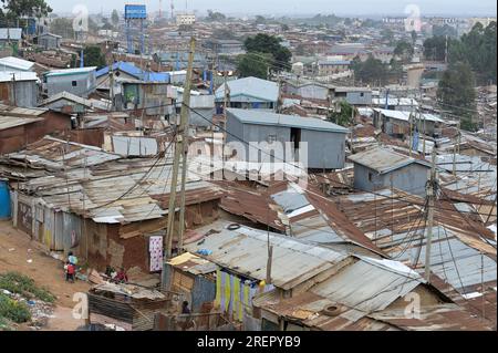 KENIA, Nairobi, Kibera Slum / KENIA, Nairobi, Slum Kibera Stockfoto