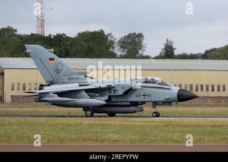 Deutsche Luftwaffe - Panavia Tornado IDS, Ankunft in RAF Fairford für die Royal International Air Tattoo 2023. Stockfoto