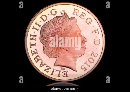 2015 2-Pence-Münzträger mit dem 4.-Münzporträt von Königin Elizabeth II. Von Ian Rank Broadley Stockfoto