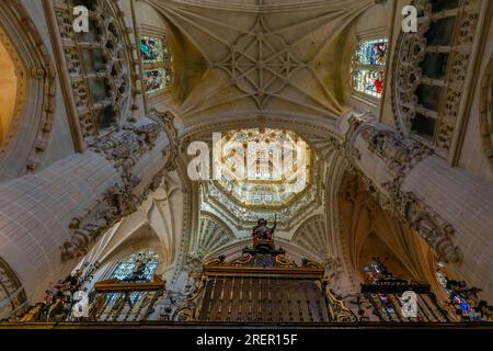 Die sternförmige Kuppel der Hauptkapelle der Kathedrale der Heiligen Maria von Burgos. Es ist der Jungfrau Maria gewidmet. Provinz Burgos, autonom Stockfoto