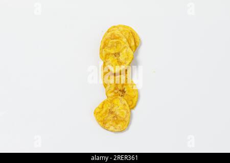 Kerala-Chips oder Banana-Chips, kultiges Snack-Element von Kerala, isoliertes Bild mit weißem Hintergrund Stockfoto