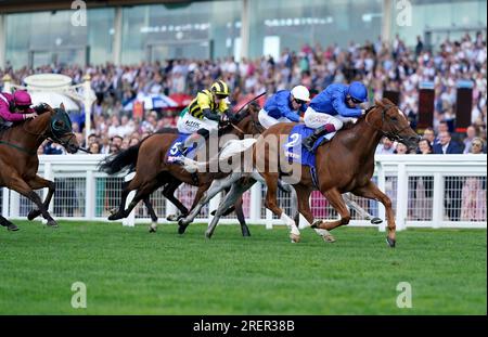 Ghaly (rechts) fuhr von Jockey Oisin Murphy auf dem Weg zum Sieg des Betfred Handicap während des QIPCO King George Day auf der Rennbahn Ascot, Berkshire. Bilddatum: Samstag, 29. Juli 2023. Stockfoto