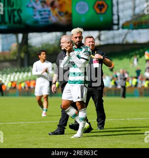 29. Juli 2023; Aviva Stadium, Dublin, Irland: Pre Season Football Friendly, Celtic versus Wolverhampton Wanderers; das keltische Team zeigt ihren Fans ihre Anerkennung Stockfoto