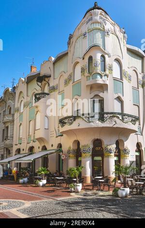 Jugendstil Ornamente auf eine Gebäude-Fassade, um 1900, Steinbruecke ...