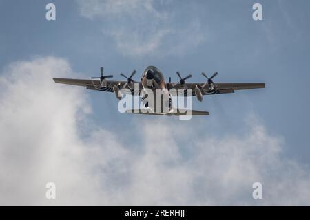Royal Jordanian Air Force - Lockheed C-130H Hercules, Ankunft in RAF Fairford für das Royal International Air Tattoo 2023. Stockfoto
