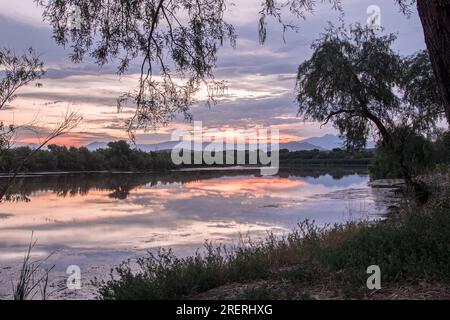 Herrlicher Sonnenaufgang Zur Golden Hour Am Unteren Salt River Stockfoto