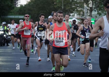 Berlin, Deutschland. 29. Juli 2023. Adidas Runners City Night Berlin 2023, Laufen & Inline-Skating-Event am Kurfürstendamm. Das 10 km lange Rennen für Läufer beginnt am Kurfürstendamm in der Nähe der Kaiser-Wilhelm-Gedächtniskirche. Kredit: Freelance Fotograf/Alamy Live News Stockfoto