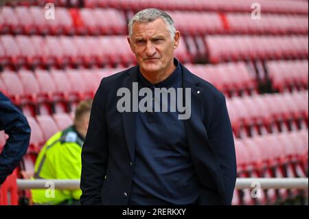 Tony Mowbray, AFC-Manager von Sunderland, sieht zu, wie seine Mannschaft im Stadium of Light gegen RCD Mallorca antritt. Stockfoto