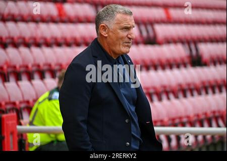 Tony Mowbray, AFC-Manager von Sunderland, sieht zu, wie seine Mannschaft im Stadium of Light gegen RCD Mallorca antritt. Stockfoto