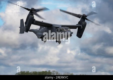 CV-22B Osprey von der USAF verlässt Royal International Air Tattoo 2023. Stockfoto