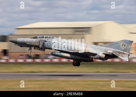 Greek Air Force Phantom II verlässt Royal International Air Tattoo 2023. Stockfoto