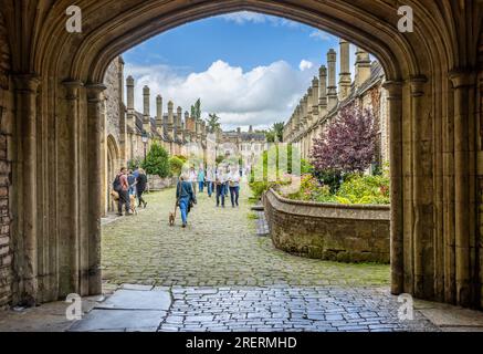 Vicars Close ehemalige Almosenhäuser in Wells, Somerset, Großbritannien, am 29. Juli 2023 Stockfoto