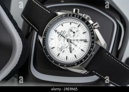 Omega Speedmaster Apollo 13 Silver Snoopy Award BW 311.32.42.30.04.003 Stockfoto