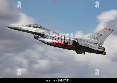 F-16 Fighting Falcon verlässt Royal International Air Tattoo 2023 Stockfoto