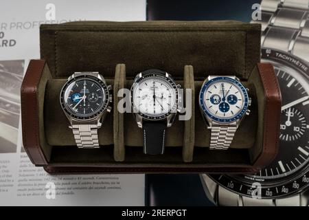 Omega Speedmaster Apollo 13 Uhren nebeneinander Stockfoto