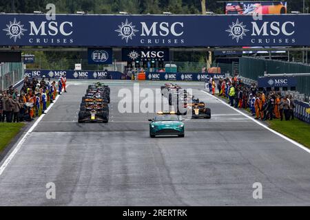 Stavelot, Belgien. 29. Juli 2023 Beginn des Rennens, Abfahrt, während der Formel 1 MSC Cruises Belgischer Grand Prix 2023, 12. Runde der Formel-1-Weltmeisterschaft 2023 vom 28. Bis 30. Juli 2023 auf dem Circuit de Spa-Francorchamps, in Stavelot, Belgien Kredit: Independent Photo Agency/Alamy Live News Stockfoto