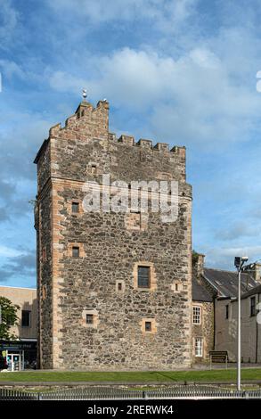 Das Schloss von St. John, auch bekannt als Stranraer Castle, ein Turmhaus aus dem frühen 16. Jahrhundert, erbaut von den Adairs von Kilhilt. Stockfoto