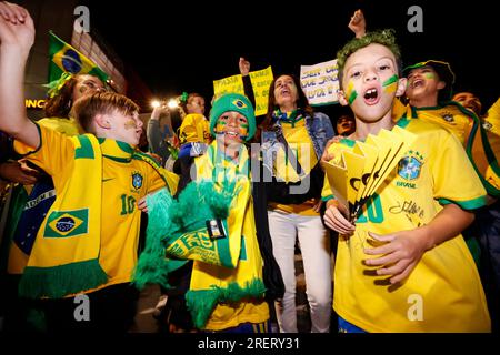 Brisbane, Australien. 29. Juli 2023. Brasilianische Fans wurden vor dem Spiel der FIFA Women's World Cup Australia & New Zealand 2023 Group zwischen Frankreich und Brasilien vor dem Brisbane Stadium gesehen.Frankreich gewann das Spiel 2-1. (Foto: George Hitchens/SOPA Images/Sipa USA) Guthaben: SIPA USA/Alamy Live News Stockfoto