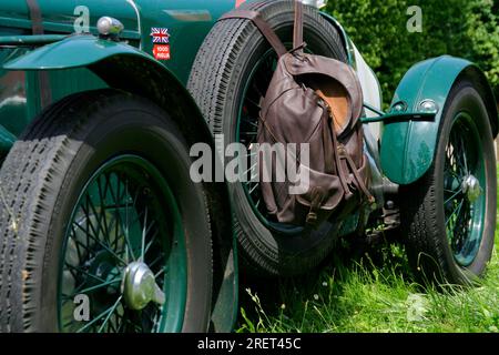 MG, MG TD Oldtimer mit Rucksack Stockfoto