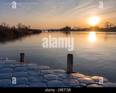 Badeinsel im Bad von Moerbisch am Neusiedler See im Burgenland Stockfoto