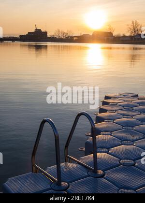 Badeinsel im Bad von Moerbisch am Neusiedler See im Burgenland Stockfoto