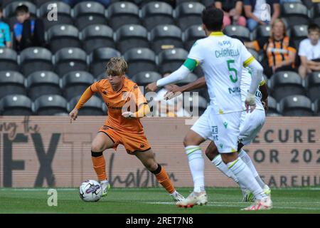 Hull, UK. 29. Juli 2023. Harry Vaughan #14 von Hull City auf dem Ball während des Vorsaison-Freundschaftsspiels Hull City vs Nantes im MKM Stadium, Hull, Großbritannien, 29. Juli 2023 (Foto von James Heaton/News Images) in Hull, Großbritannien, am 7./29. Juli 2023. (Foto: James Heaton/News Images/Sipa USA) Guthaben: SIPA USA/Alamy Live News Stockfoto