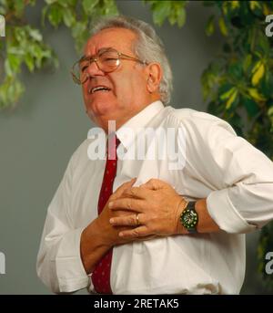 Alter Mann mit Schmerzen, Herzschmerzen, Herzinfarkt Stockfoto