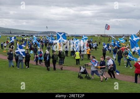 Ayr, Schottland, Großbritannien. 29. Juli 2023. Wahlkämpfer für schottische Unabhängigkeit marschieren durch die Stadt Ayr. Kredit: Richard Gass/Alamy Live News Stockfoto
