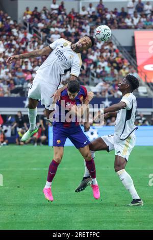 Dallas, Usa. 29. Juli 2023. Der Militão von Real Madrid und Robert Lewandowski von Barcelona, international freundlich im AT&T Stadium in der Stadt Dallas in den Vereinigten Staaten an diesem Samstag, den 29. Juli 2023. Kredit: Brasilien Photo Press/Alamy Live News Stockfoto