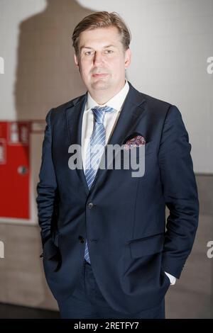 Magdeburg, Deutschland. 29. Juli 2023. Maximilian Krah, Mitglied des AFD-Exekutivausschusses der Alternative für Deutschland und Mitglied des Europäischen Parlaments, am Rande der Europawahlen im Magdeburger Messezentrum. Krah, ein sächsisches Mitglied des Europäischen Parlaments, wurde zum obersten Kandidaten für die Europawahlen gewählt. Kredit: Carsten Koall/dpa/Alamy Live News Stockfoto