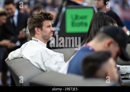 Madrid, Spanien. 29. Juli 2023. Der ehemalige Fußballspieler Gerard Pique ist während des Kings and Queens Finals im Civitas Metropolitano Stadium zu sehen. Die Kings and Queens League ist die von Gerard Pique und Ibai Llanos geschaffene Männer- und Frauen-Fußballliga, die aus Teams besteht, die von Streamern und ehemaligen Fußballspielern geleitet werden und die für die Leitung der einzelnen beteiligten Teams verantwortlich sind. Kredit: Marcos del Mazo/Alamy Live News Stockfoto