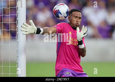 Orlando, Florida, USA. 29. Juli 2023. Torwart PEDRO GALLESE (1) in Orlando City spart in der ersten Hälfte des 2023. Fußballspiels der Leagues Cup Orlando City gegen Santos Laguna am 29. Juli 2023 im Exploria Stadium in Orlando, FL. (Kreditbild: © Cory Knowlton/ZUMA Press Wire) NUR REDAKTIONELLE VERWENDUNG! Nicht für den kommerziellen GEBRAUCH! Stockfoto