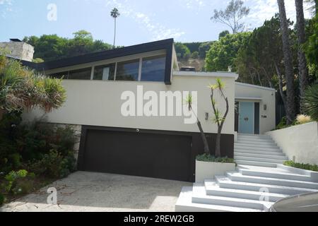 Los Angeles, Kalifornien, USA 29. Juli 2023 Musiker Bobby Darin und Schauspielerin Sandra Dee ehemaliges Haus auf der 1411 Rising Glen Road am 29. Juli 2023 in Los Angeles, Kalifornien, USA. Foto: Barry King/Alamy Stock Photo Stockfoto