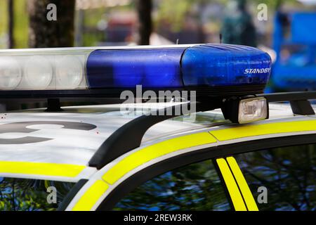 Nahaufnahme der Notbeleuchtung eines Polizeiautos. Stockfoto