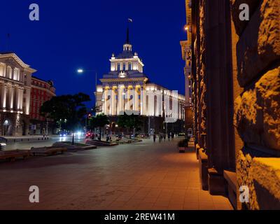 Das Parteihaus, ehemaliges Hauptquartier der Kommunistischen Partei Bulgariens und Teil des Largo-Stalinistischen Reiches. Sofia, Bulgarien. Juli 2023. Stockfoto