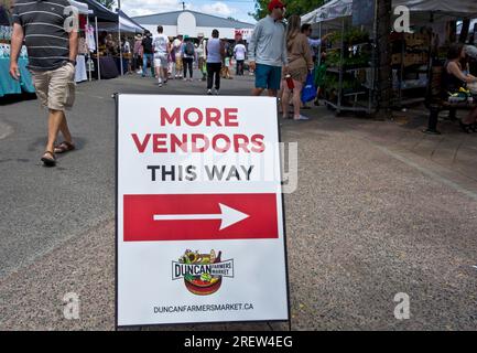 Unterschreiben Sie auf dem Bauernmarkt in Duncan, British Columbia, Kanada Stockfoto