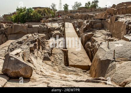 Der unvollendete Obelisk in den Steinbrüchen von Assuan, Ägypten. Stockfoto