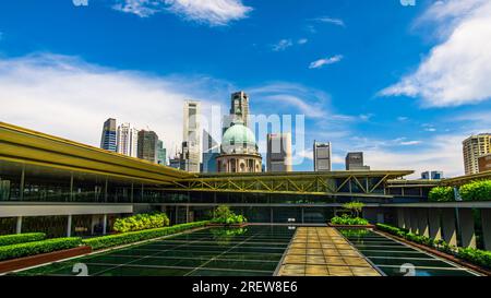 Die National Gallery Singapore ist eine öffentliche Einrichtung und ein nationales Museum, das sich der Kunst und Kultur widmet und sich im Civic District von Singapur befindet. Stockfoto