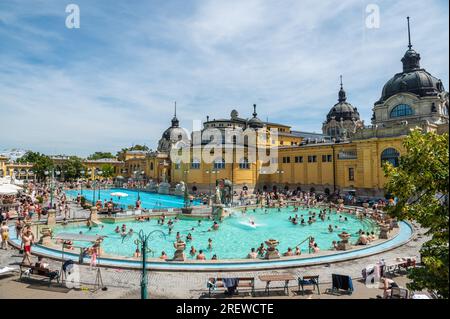 Budapest, Ungarn – 28. Juli 2023. Szechenyi-Bäder in Budapest, Ungarn. Das Szechenyi-Heilbad ist das größte Heilbad in Budapest. Es ist w Stockfoto