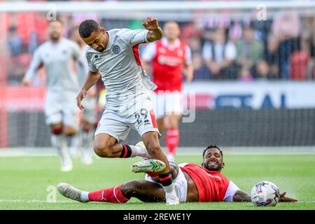 Tariqe Fosu #7 von Rotherham United fordert Iliman Ndiaye #29 von Sheffield United für den Ball während des Vorsaison Freundschaftsspiels Rotherham United heraus Stockfoto