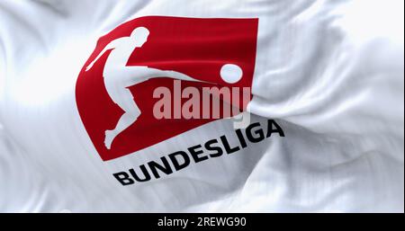 München, DE, April 2023: Nahaufnahme der Bundesliga-Fahne im Wind. Die Bundesliga ist eine Berufsverband-Fußballliga in Deutschland. Illus Stockfoto