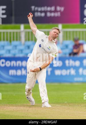 Timm van der Gugten Bowling für Glamorgan in einem County Championship Match zwischen Derbyshire und Glamorgan Stockfoto