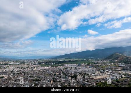 Gebäude und Landschaften. Foto in Weishan, Yunnan, China. Stockfoto