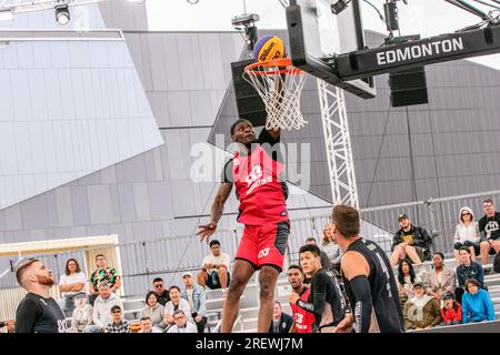 Edmonton, Kanada. 28. Juli 2023. Washington DC (USA) (5) Taze Moore stürzt sich in der FIBA 3x3 2023-Action während der Qualifikationsrunde des Zwischenstopps in Edmonton auf der FIBA 3x3 World Tour ins Wasser. Riga (LAT) 12:21 Washington DC (USA) (Foto: Ron Palmer/SOPA Images/Sipa USA) Kredit: SIPA USA/Alamy Live News Stockfoto